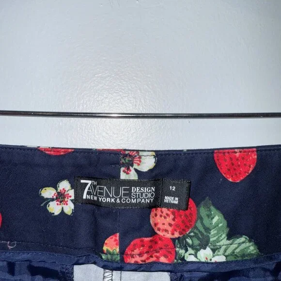 Strawberry Floral Print Womens Shorts Size 12 By 7th Avenue Design Studio Navy - Picture 4 of 5